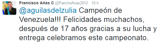 Arias felicitando a las Aguilas