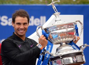 Spanish tennis player Rafael Nadal celebrates with his trophy after winning Austrian tennis player Dominic Thiem at the end of the ATP Barcelona Open "Conde de Godo" tennis tournament final in Barcelona on April 30, 2017. Nadal won 6-4, 6-1. / AFP PHOTO / Josep LAGO