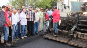 10 05 2017 EM INSPECCIÓN DEL REASFALTADO DEL SECTOR TAMARE,COSTA ORIENTAL DEL LAGO (7) (1)