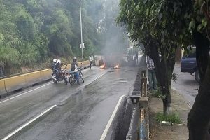 san_antonio_de_los_altos_protesta_ytw0aakz5z.jpg_1488073132