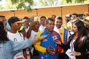 30 07 2017 EM VOTACIÓN EN EL CENTRO ELECTORAL COLEGIO LA CHINITA (20)