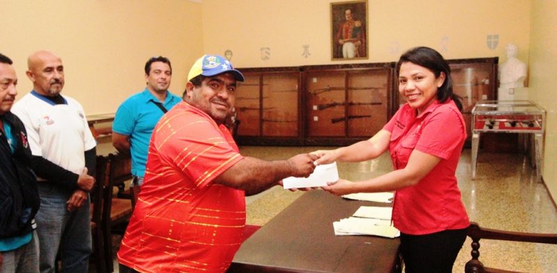 22 08 2017 EM Entrega de ayudas economicas (8)