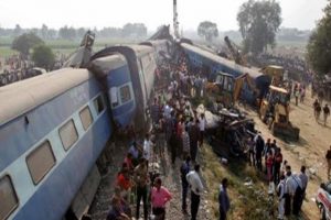 India-descarrilamiento-tren