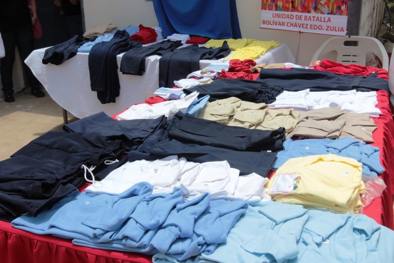 entrega de materia prima a textileras para la produccion de uniformes escolares 17-08-07 (7)