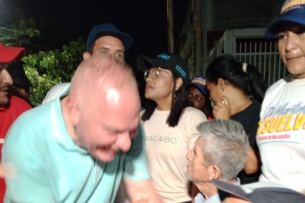 Di Martino culmina su campaña con multitudinaria caminata en San Jacinto