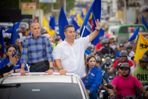 Adrián Romero cierra campaña con caravana por Maracaibo: «A pesar del saboteo, seguimos trabajando»