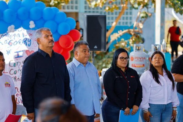 Beneficiadas familias de Antonio Borjas Romero y Venancio Pulgar con entrega de 937 cilindros de gas