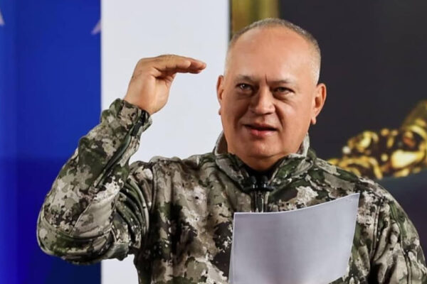 Gobierno anuncia que se defenderá “con todo” de los “enemigos de la Patria”