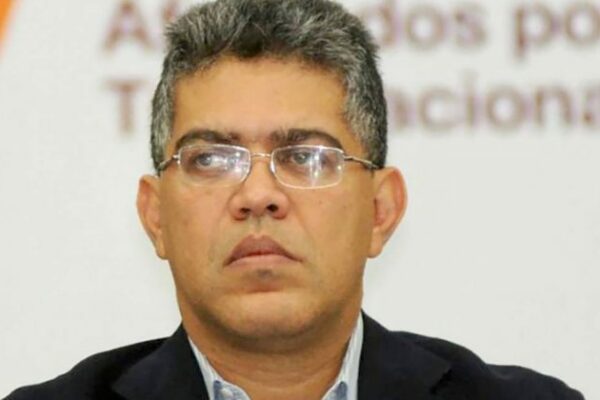 Elías Jaua reaparece y desmiente rumores de clandestinidad