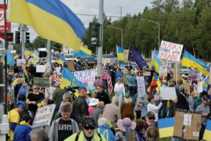 Protesta masiva en Alaska por cumbre Putin-Trump