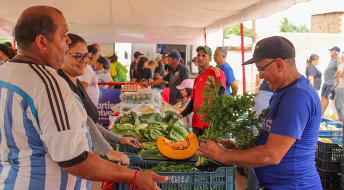 La Alcaldía de Maracaibo lleva alimentos y salud a más de 400 familias en la parroquia Cacique Mara
