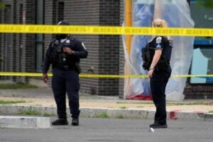 ​Tragedia en Minneapolis: Tiroteo en escuela de la Iglesia de la Anunciación deja dos niños y el agresor muertos
