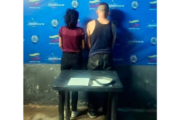 Presos madre y padrastro por maltratar a un niño con una correa