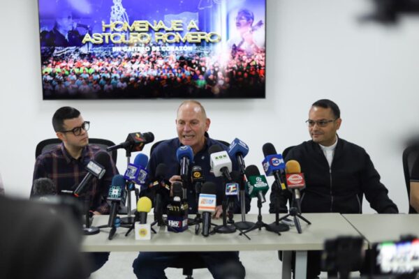 Mil 500 gaiteritos y mil 200 drones en la Basílica en honor a Astolfo Romero en el día del gaitero