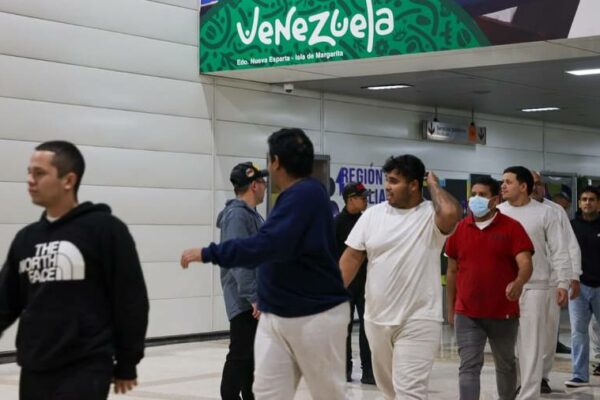Más de 570 venezolanos arriban al país