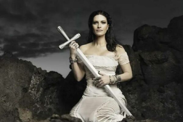 Laura Pausini presenta la lista de canciones de su álbum «Yo canto 2»