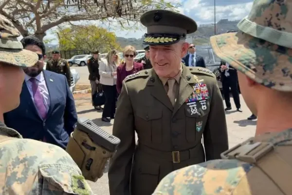 El jefe del Comando Sur llega a Venezuela para reuniones oficiales