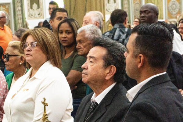 Concejo Municipal de Maracaibo rinde honores al “Poeta Diamantino” Renato Aguirre en la Basílica