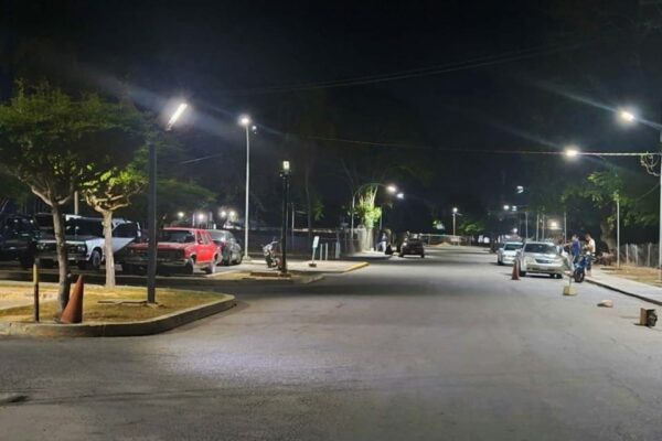 Plan de Iluminación del Zulia avanza en 21 centros de salud regional