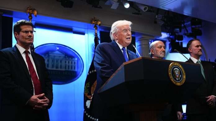 Trump desafía al Supremo e impone nuevos aranceles del diez por ciento  