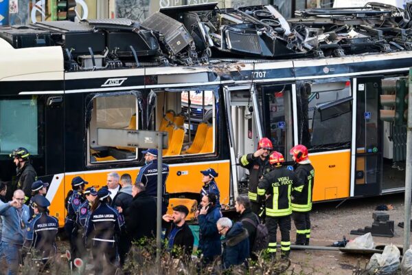 Descarrilamiento de un tranvía en Milán deja dos muertos y decenas de heridos