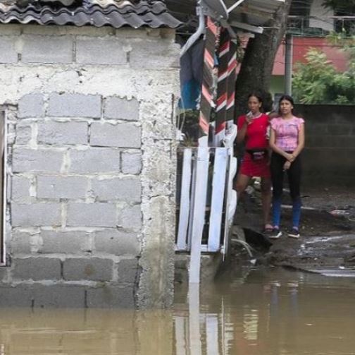 Crisis en Colombia por fuertes lluvias y miles de familias damnificadas