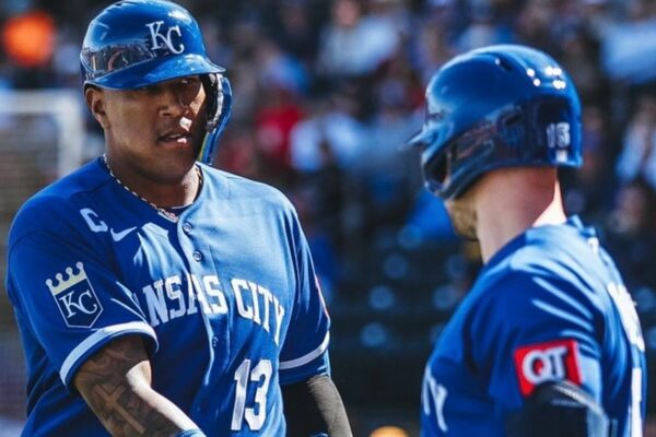 ¡Está encendido! Salvador Pérez sacude su primer cuadrangular en grandes ligas