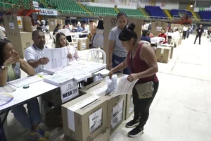 Jornada electoral en Colombia avanza con normalidad y alta participación
