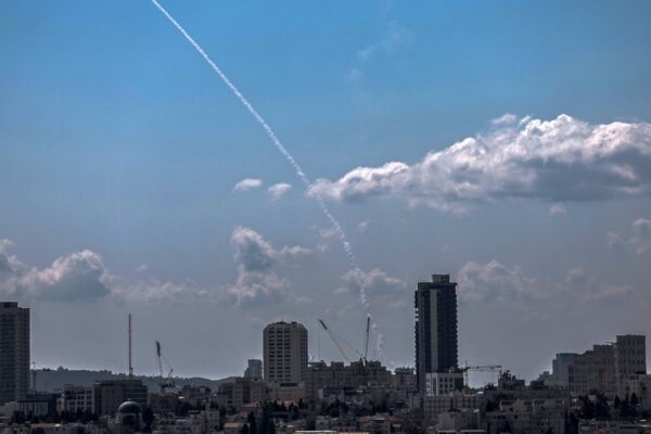 Teherán asegura haber alcanzado el despacho de Netanyahu en una nueva ofensiva estratégica