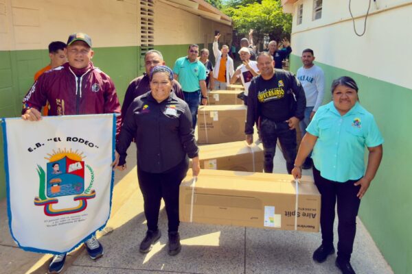 ‎‎Alcaldía de San Francisco dotó de acondicionadores de aire a la Escuela Bolivariana El Rodeo
