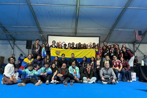 Tres colegios de Maracaibo obtienen premios en competencia internacional de robótica