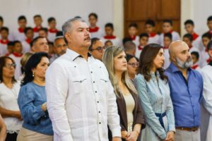 Gobernador Luis Caldera acompaña la Misa Crismal en la Catedral de Maracaibo