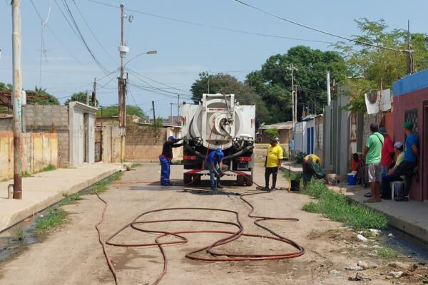 Plan Rector de Aguas Servidas avanza en saneamiento de colectores y bocas de visitaj en parroquia Coquivacoa
