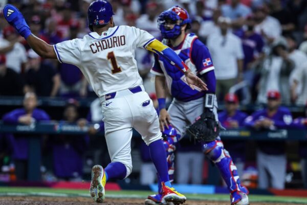 Venezuela avanza a cuartos de final y se cita con el invicto Japón tras caer ante Dominicana