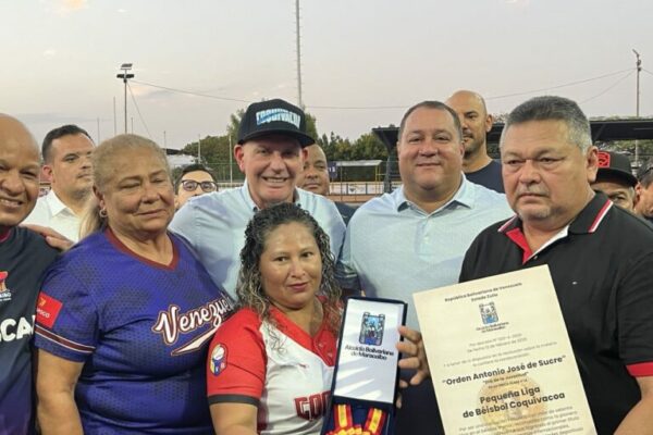 La alcaldía de Maracaibo condecora a la pequeña liga de Coquivacoa
