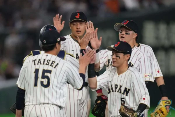 Japón asegura la cima del grupo tras vencer a Australia