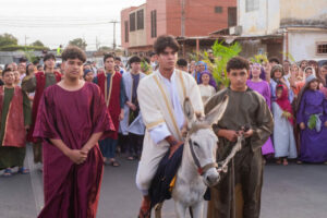 Maracaibo aclama el emotivo viacrucis viviente de la parroquia San Pablo