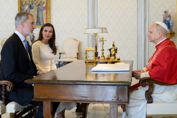 Reyes de España sellan en el Vaticano los preparativos para la próxima visita de León XIV