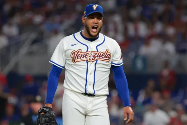 Eduardo Rodríguez asumirá la responsabilidad del montículo en la histórica final ante Estados Unidos