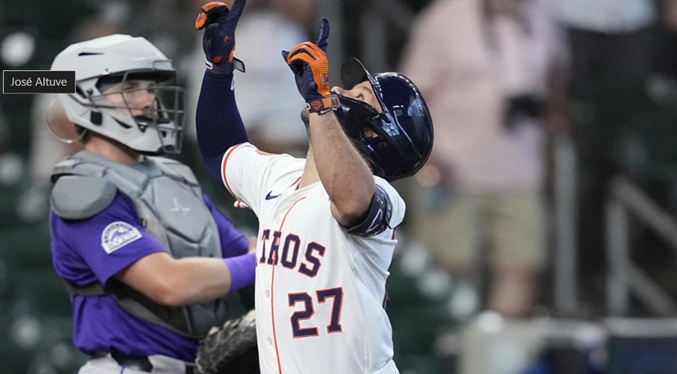 José Altuve brilla con cuatro hits y acecha los tres mil