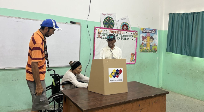 Centros de la Consulta Popular Nacional en Maracaibo abren este domingo sin contratiempos
