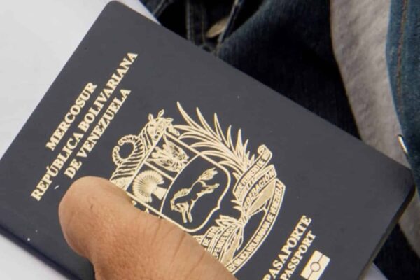 Saime autoriza retiro de pasaportes por familiares directos en Caracas