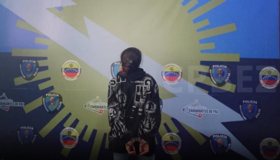 ​Arrestan a mujer por agredir físicamente a empleada de hospital