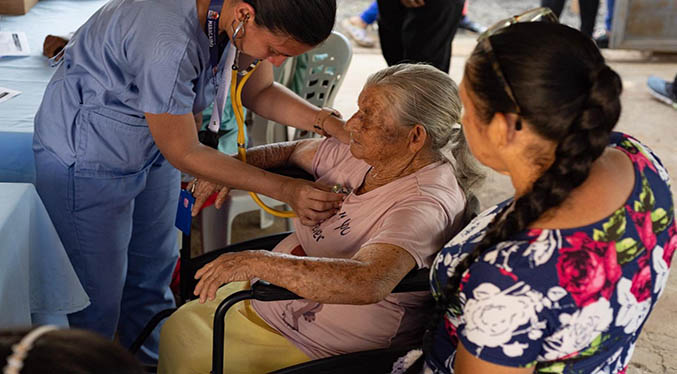 Alcaldía de Maracaibo brinda atención integral a familias de Santa Inés