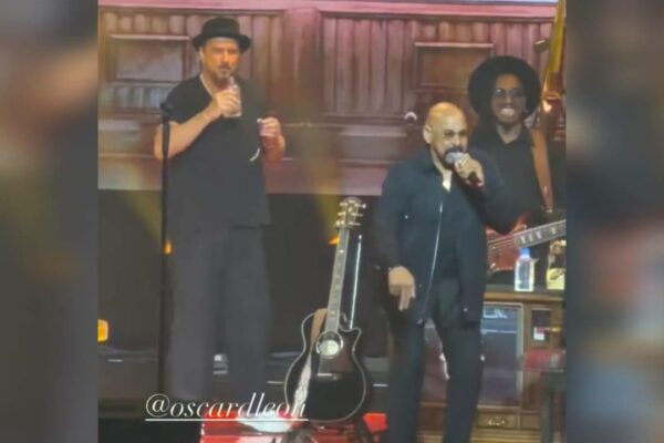 Histórico encuentro en Miami: Oscar D’León y Ricardo Arjona sacuden el Kaseya Center