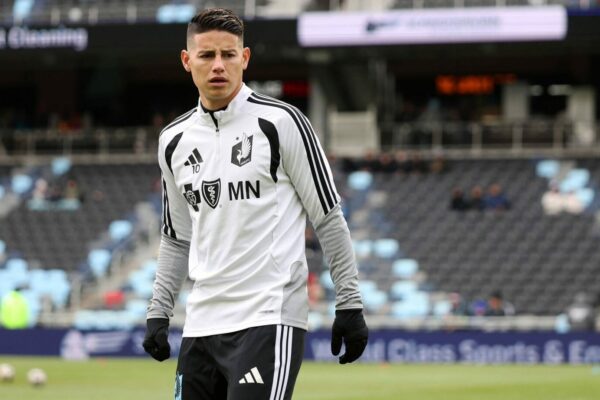 El regreso de James Rodríguez a las canchas permanece en vilo tras complicaciones de salud