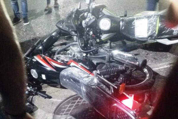 Tres heridos deja choque de motos en la Circunvalación 2