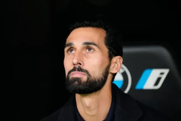​El Real Madrid oficializa la salida del entrenador Álvaro Arbeloa