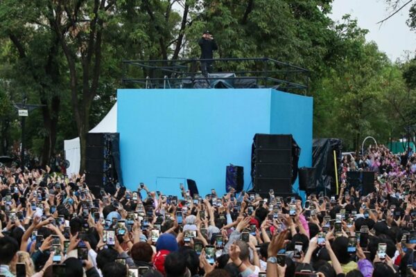Danny Ocean ofrece concierto sorpresa en parque de Ciudad de México