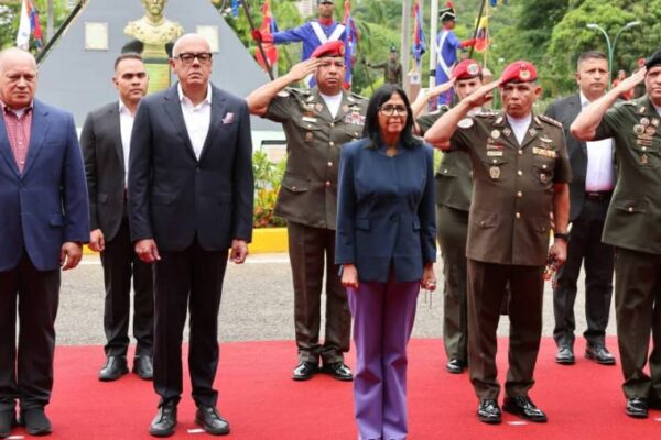 Delcy Rodríguez felicita al gobierno electo de Colombia con respeto